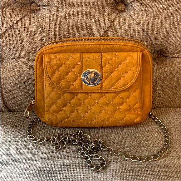Steve Madden Handbags - ☀️Steve Madden Quilted Crossbody